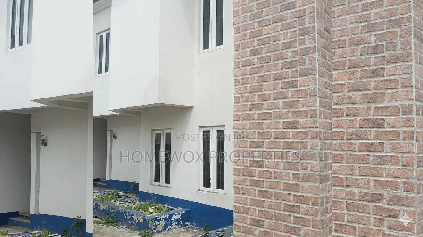 5bdrm Duplex in Woji for sale