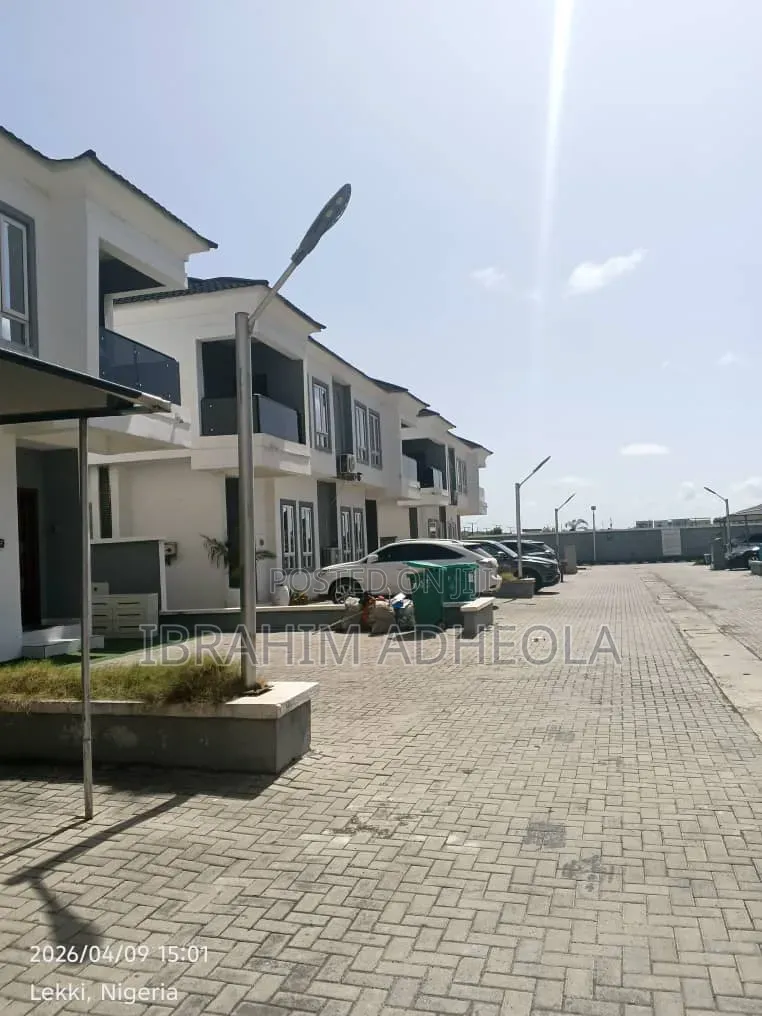4bdrm Duplex in Victoria Crest, Lekki Phase 2 for sale