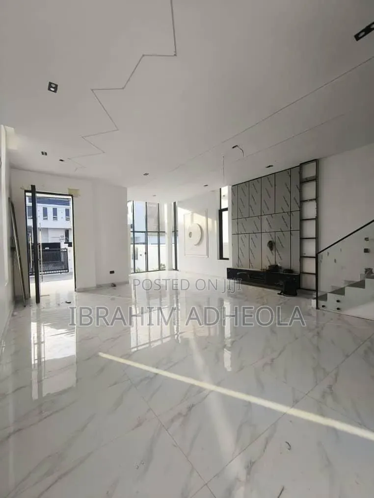 5bdrm Duplex in Chevron Alternative, Lekki Phase 2 for sale