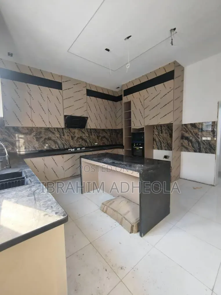 5bdrm Duplex in Chevron Alternative, Lekki Phase 2 for sale