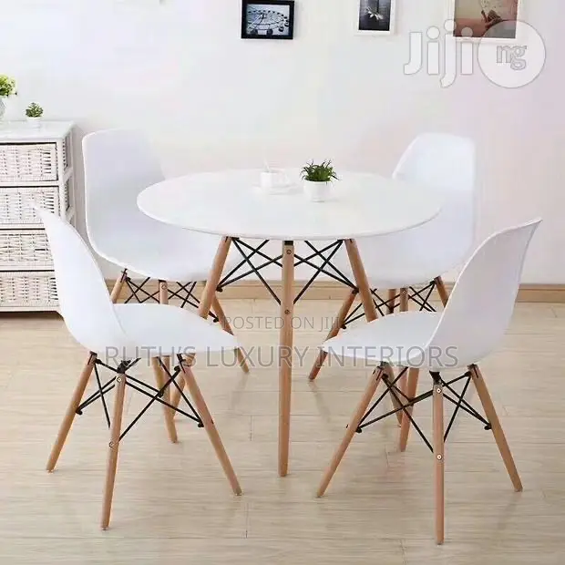 Strong Plastic Restaurant/Bar/Dining Table With 4 Chairs Furniture