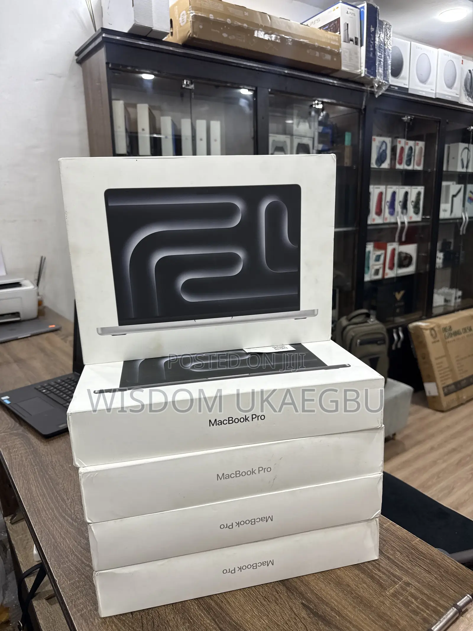 New Laptop Apple MacBook Pro 2025 M5 14-inch 32GB Apple M5 SSD 2T
