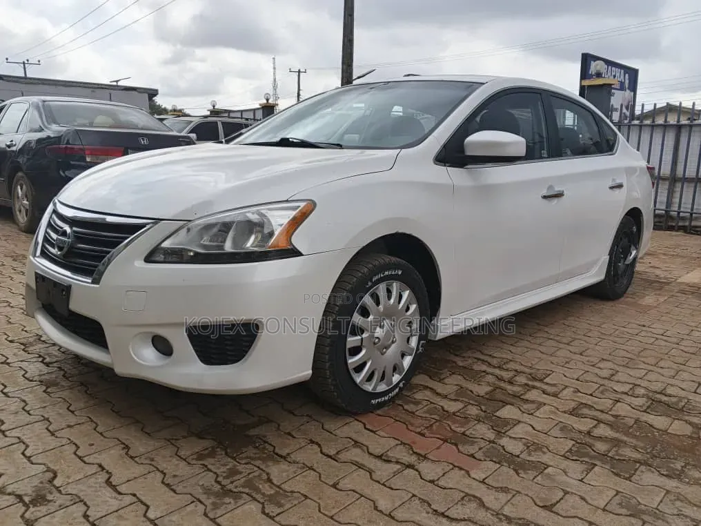 Nissan Sentra SR 4dr Sedan (1.8L 4cyl CVT) 2014 White