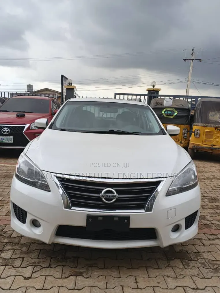 Nissan Sentra SR 4dr Sedan (1.8L 4cyl CVT) 2014 White