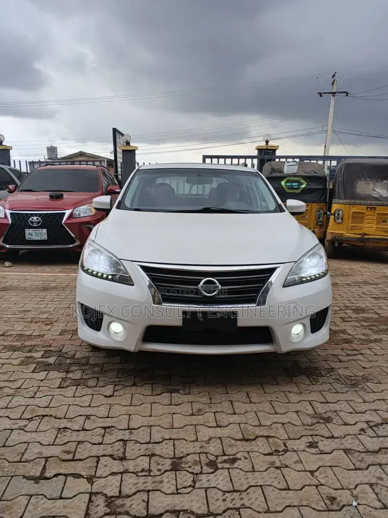 Nissan Sentra SR 4dr Sedan (1.8L 4cyl CVT) 2014 White