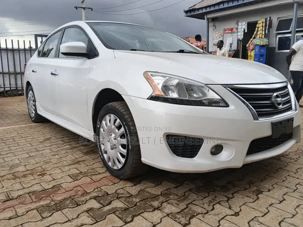 Nissan Sentra SR 4dr Sedan (1.8L 4cyl CVT) 2014 White