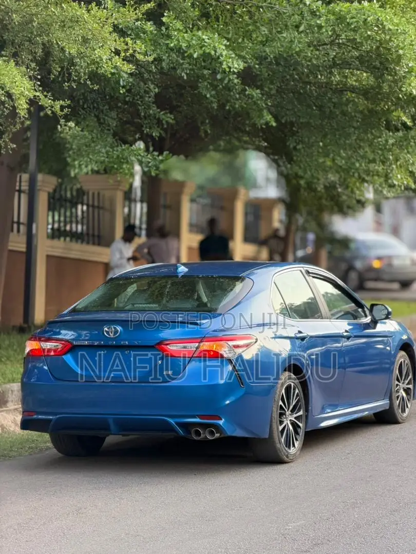 Toyota Camry 2018 Blue