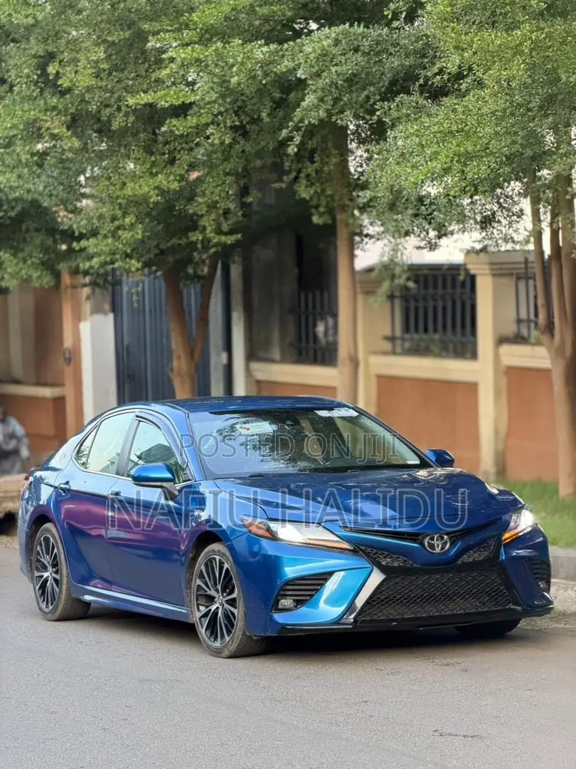 Toyota Camry 2018 Blue