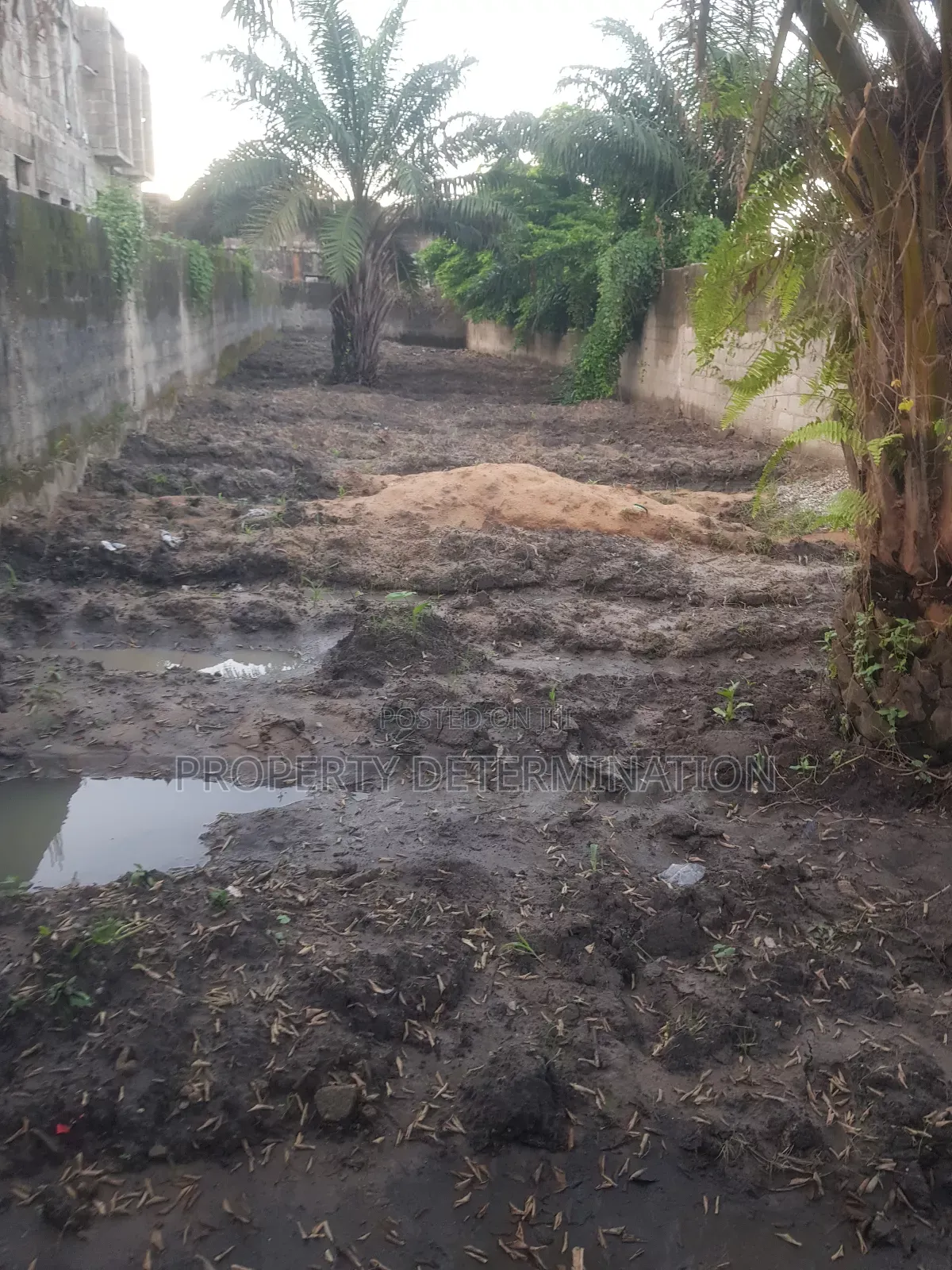 Half Plot of Land for Sale in Magodo