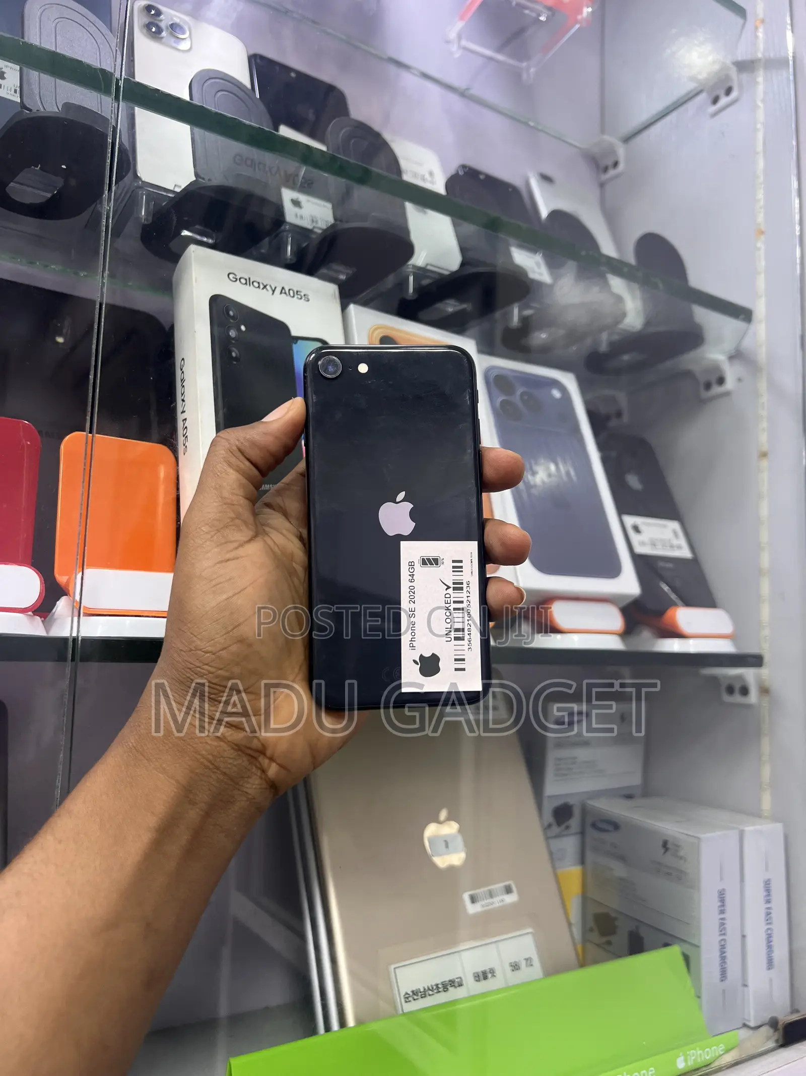 Apple iPhone SE (2020) 64 GB Black