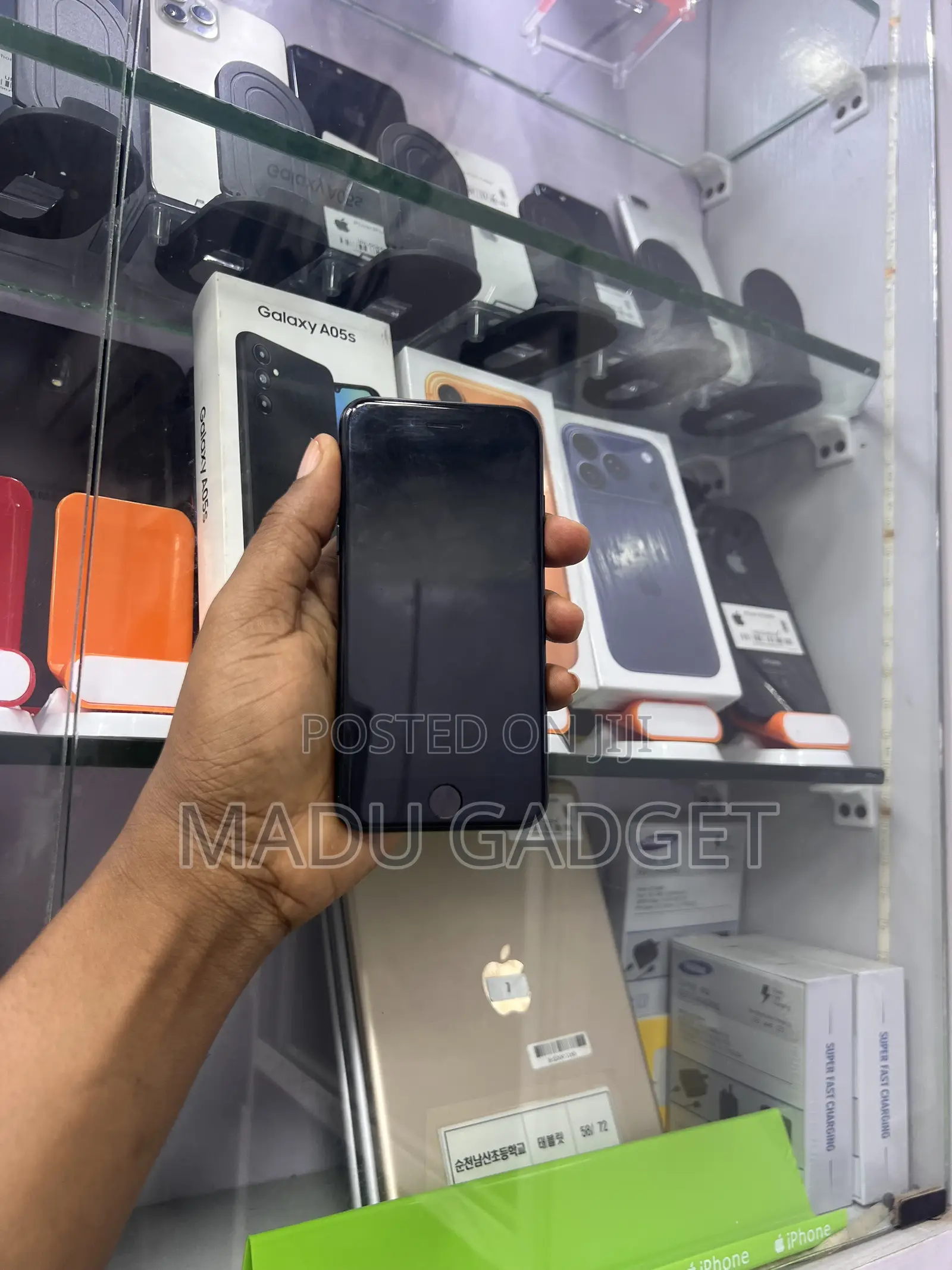 Apple iPhone SE (2020) 64 GB Black