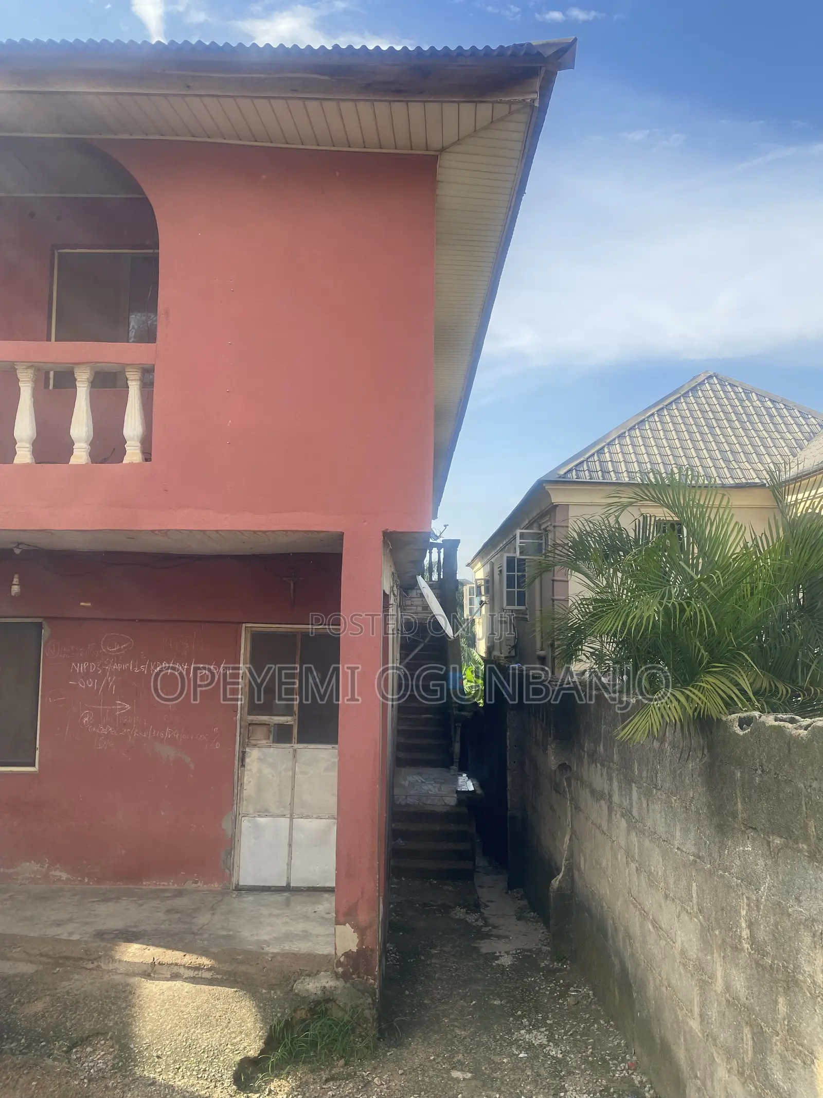 7bdrm Duplex in Jumofak for sale