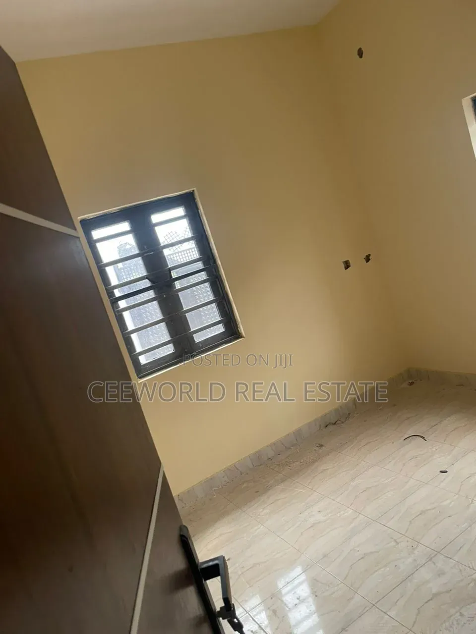 3bdrm Apartment in Oluwo Estate Odo Ona, Akala Express for rent