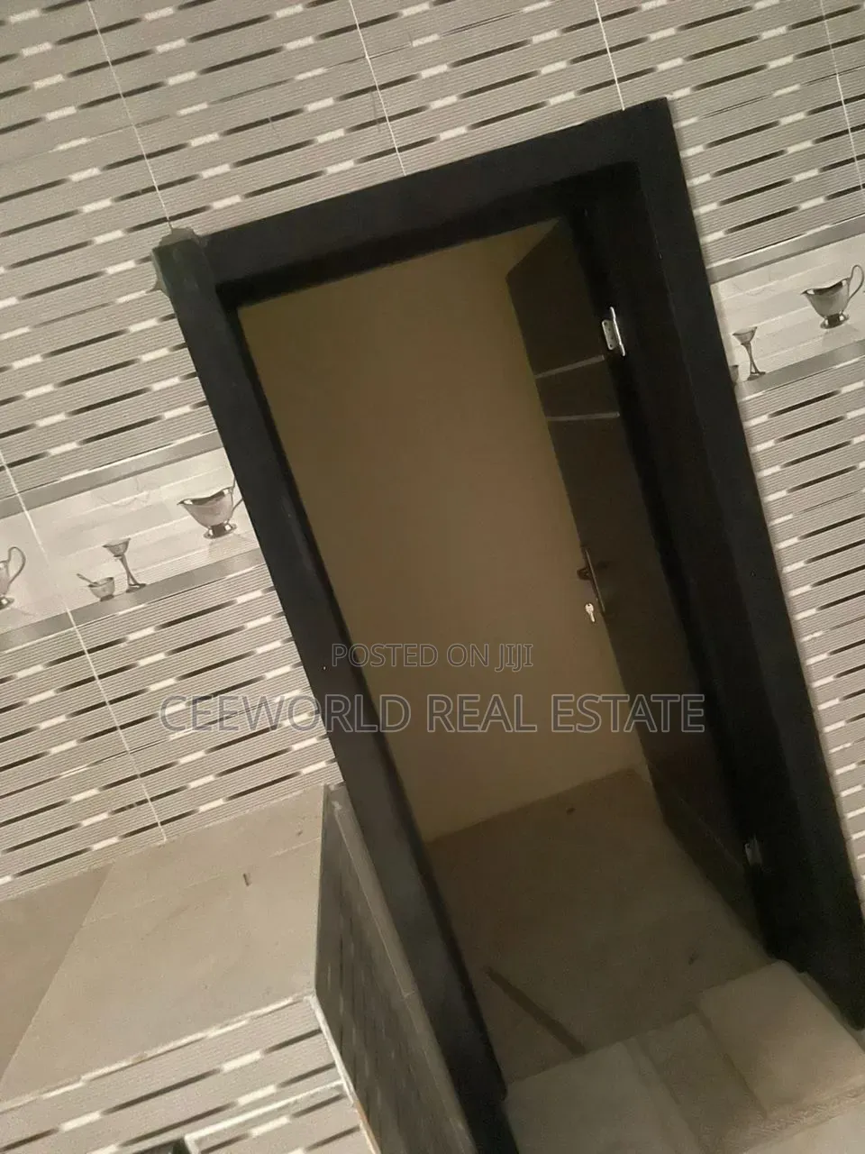 3bdrm Apartment in Oluwo Estate Odo Ona, Akala Express for rent