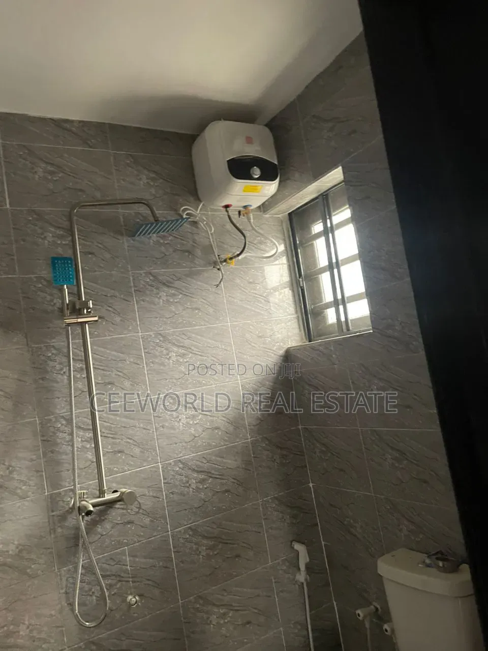 3bdrm Apartment in Oluwo Estate Odo Ona, Akala Express for rent