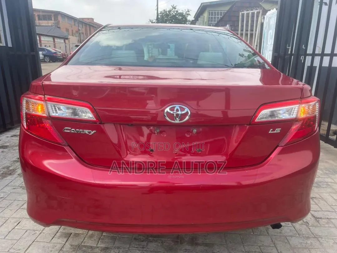 Toyota Camry LE 4dr Sedan (2.5L 4cyl 6A) 2014 Red