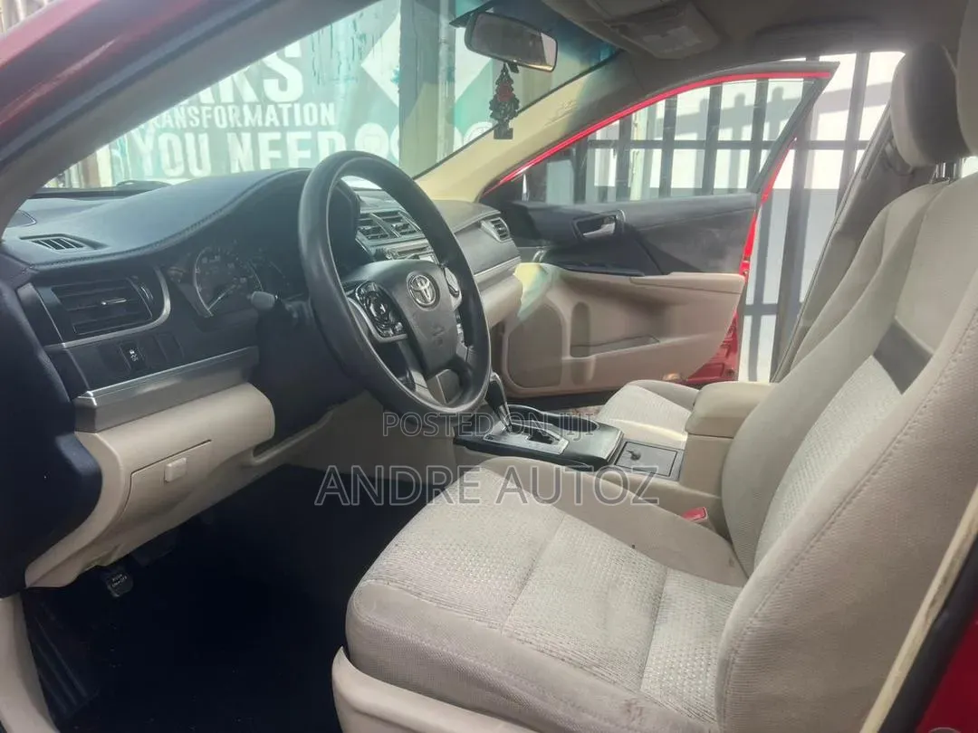 Toyota Camry LE 4dr Sedan (2.5L 4cyl 6A) 2014 Red