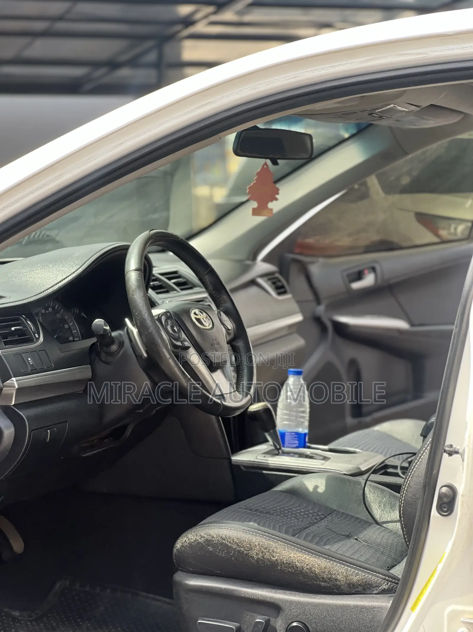 Toyota Camry SE 4dr Sedan (2.5L 4cyl 6A) 2014 White