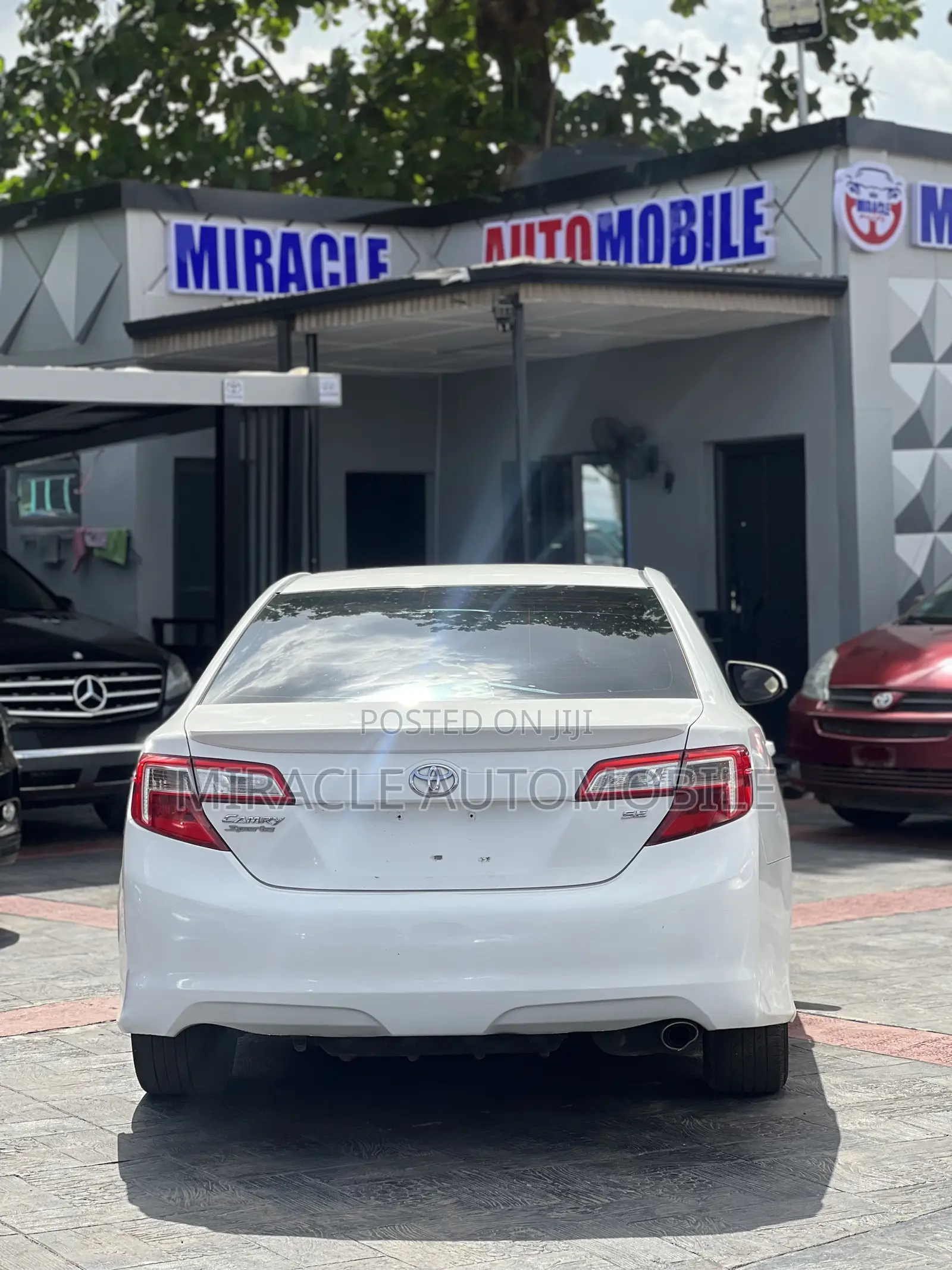 Toyota Camry SE 4dr Sedan (2.5L 4cyl 6A) 2014 White