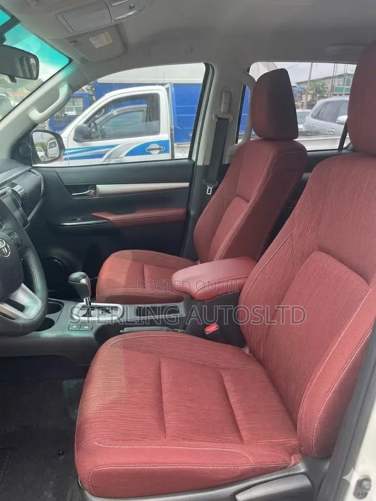 Toyota Hilux 2025 Black