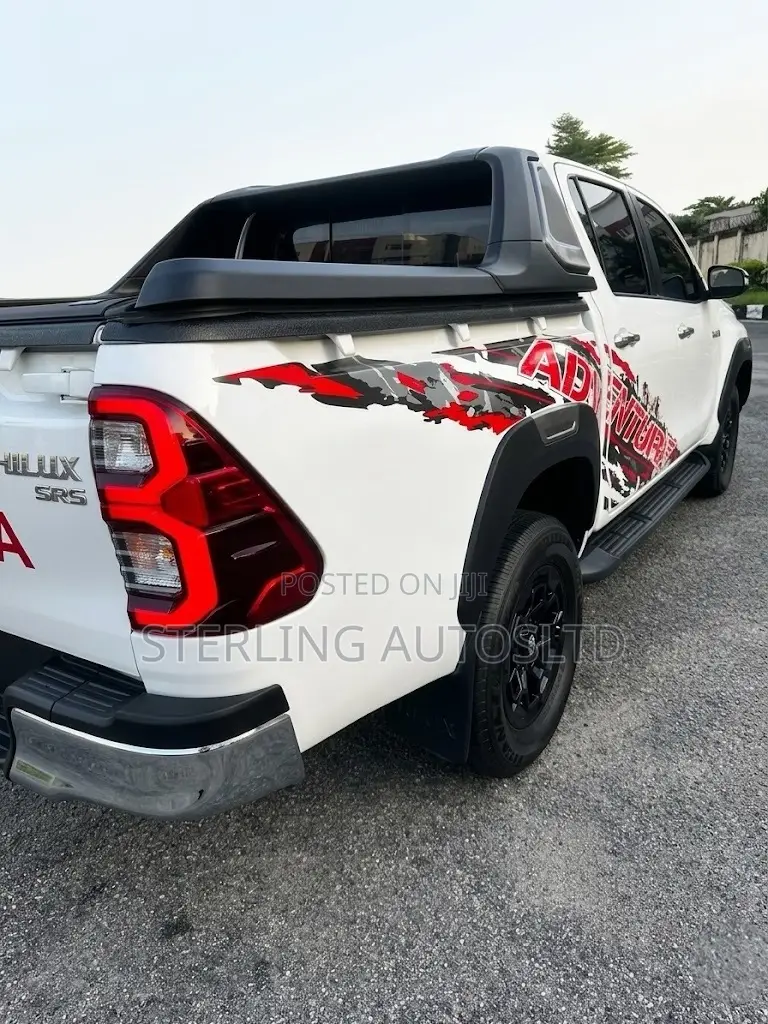 Toyota Hilux 2024 White