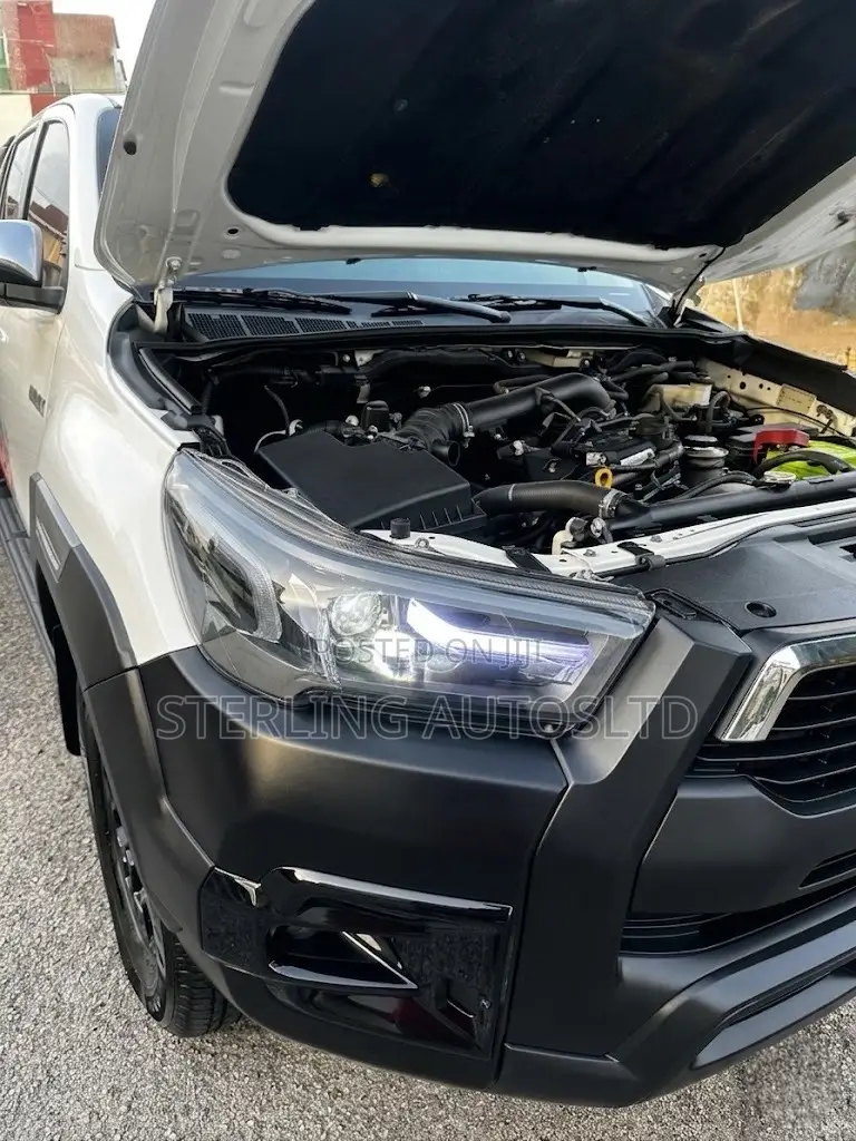 Toyota Hilux 2024 White