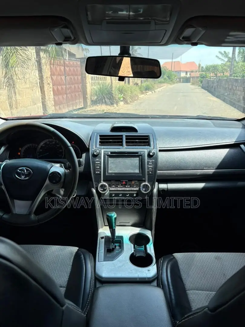 Toyota Camry SE 4dr Sedan (2.5L 4cyl 6A) 2014 Red