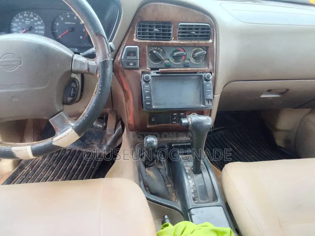 Nissan Pathfinder 1999 White