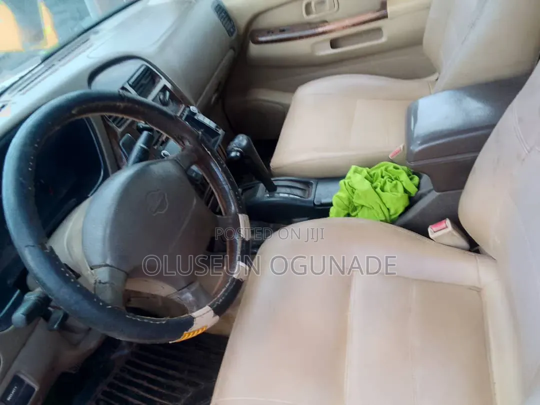 Nissan Pathfinder 1999 White