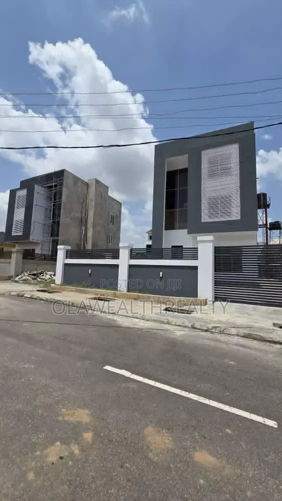 4bdrm House in Kolapo Ishola Gra, Akobo for sale