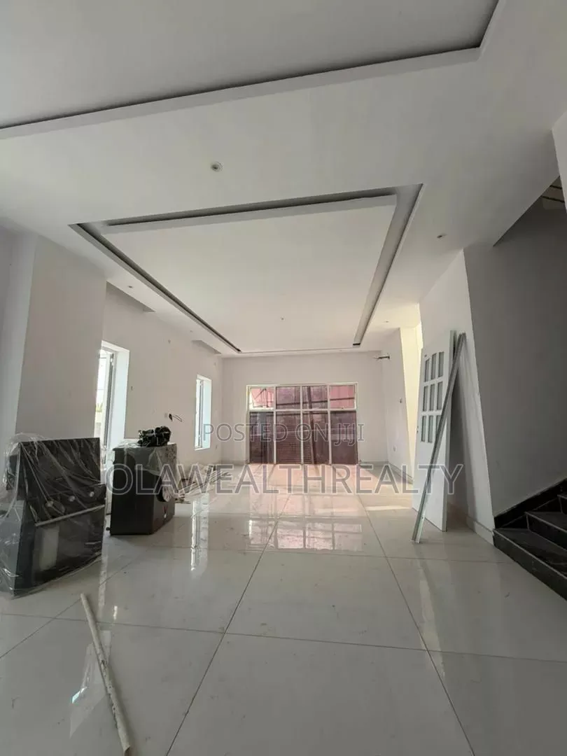 4bdrm House in Kolapo Ishola Gra, Akobo for sale