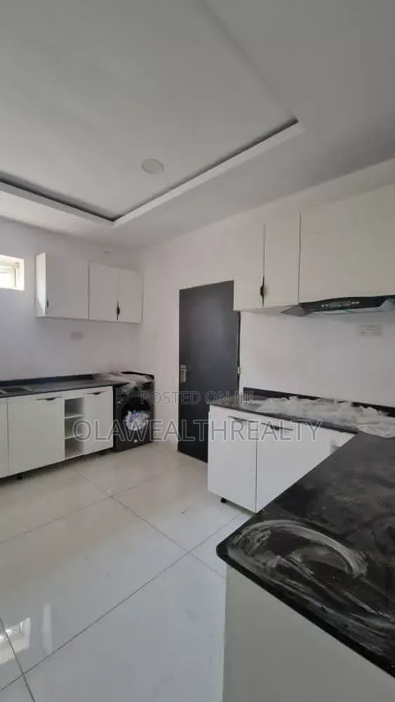 4bdrm House in Kolapo Ishola Gra, Akobo for sale