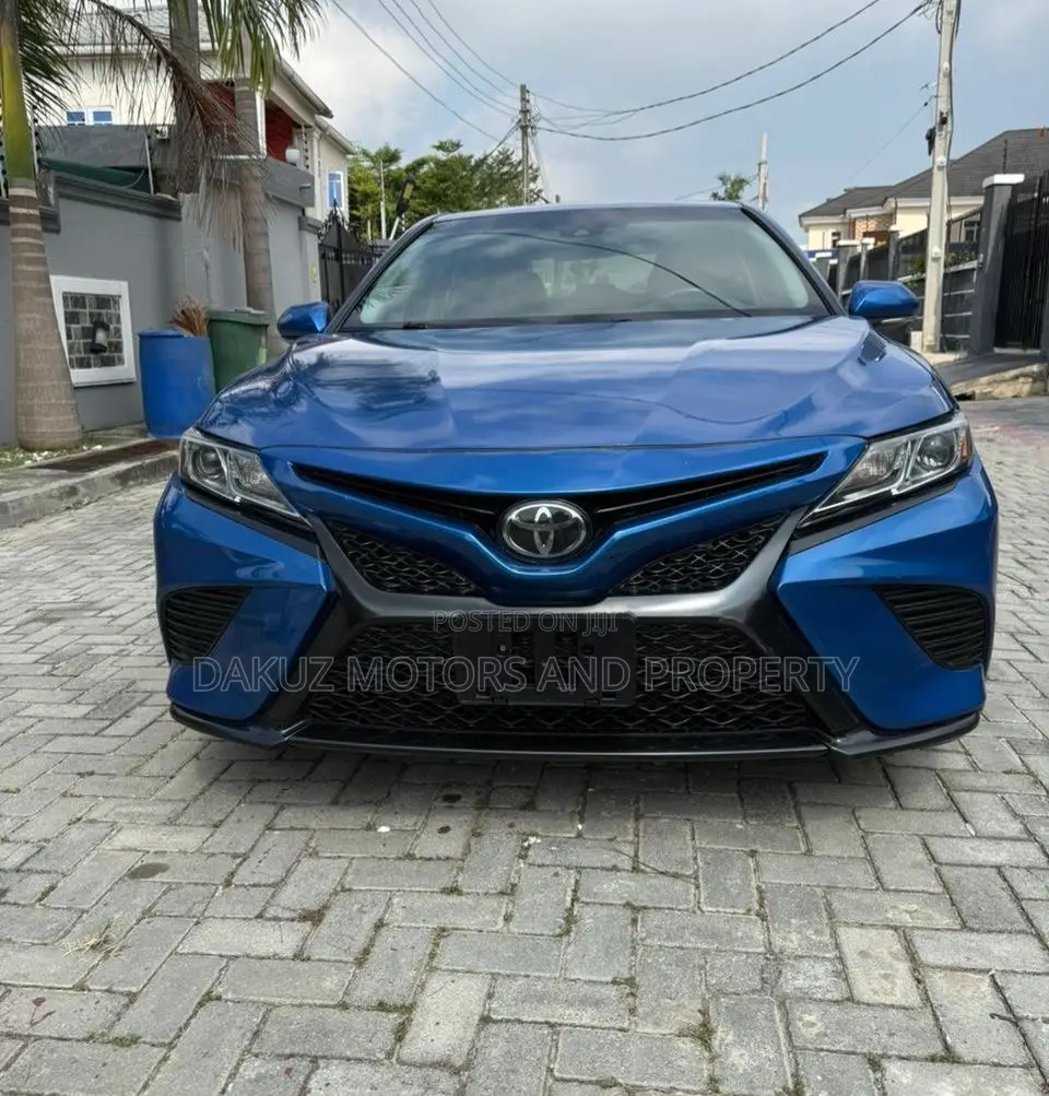 Toyota Camry 2018 Blue