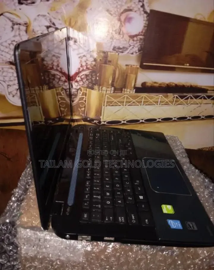 Laptop Toshiba Satellite L40 4GB Intel Core i5 HDD 500GB