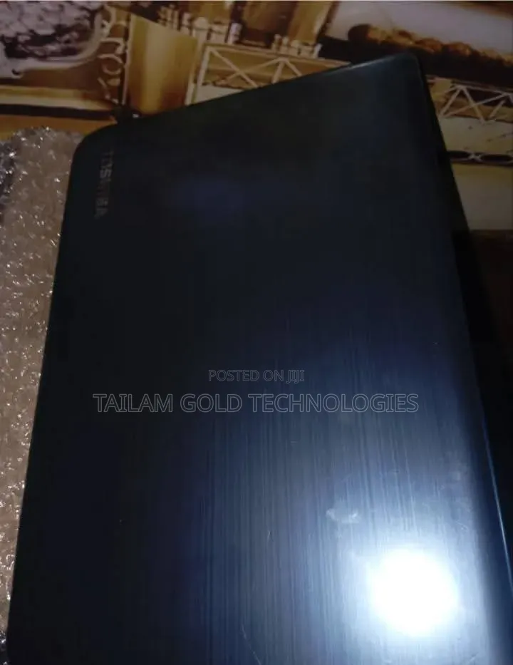 Laptop Toshiba Satellite L40 4GB Intel Core i5 HDD 500GB