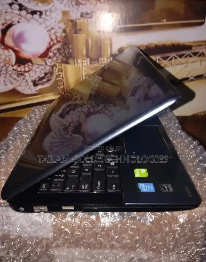 Laptop Toshiba Satellite L40 4GB Intel Core i5 HDD 500GB