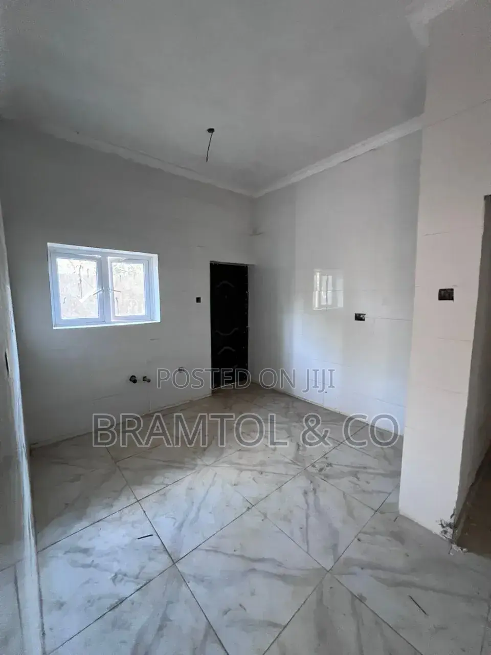 3bdrm Block of Flats in Tinubu Estate, Bunkoro for sale