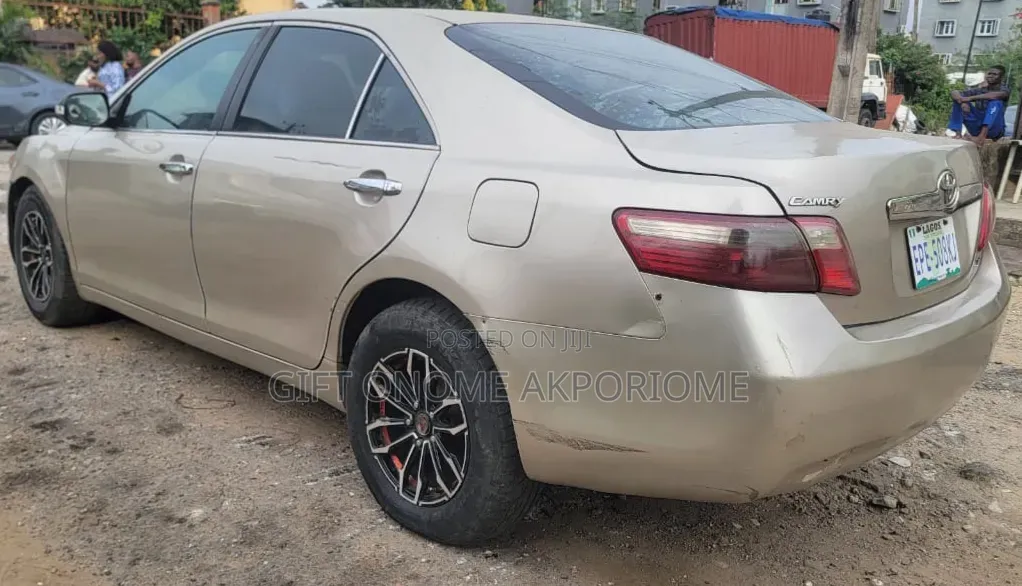 Toyota Camry LE 4dr Sedan (2.4L 4cyl 5A) 2007 Gold
