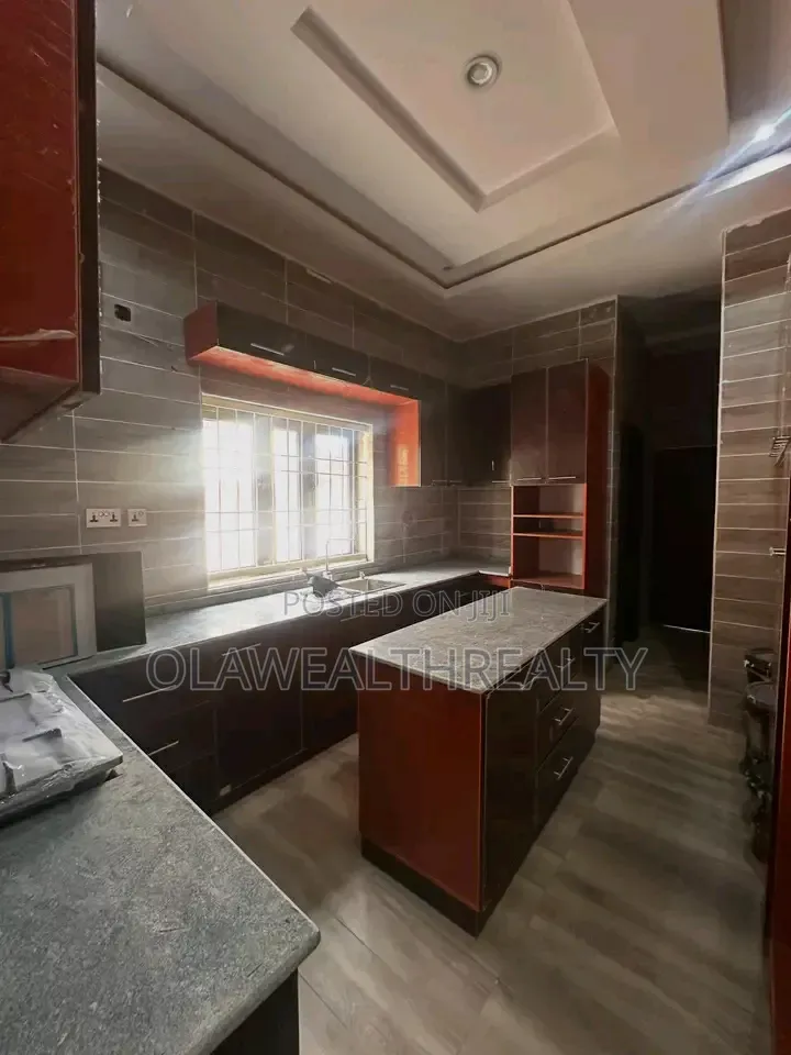 4bdrm Duplex in Gwarinpa for rent