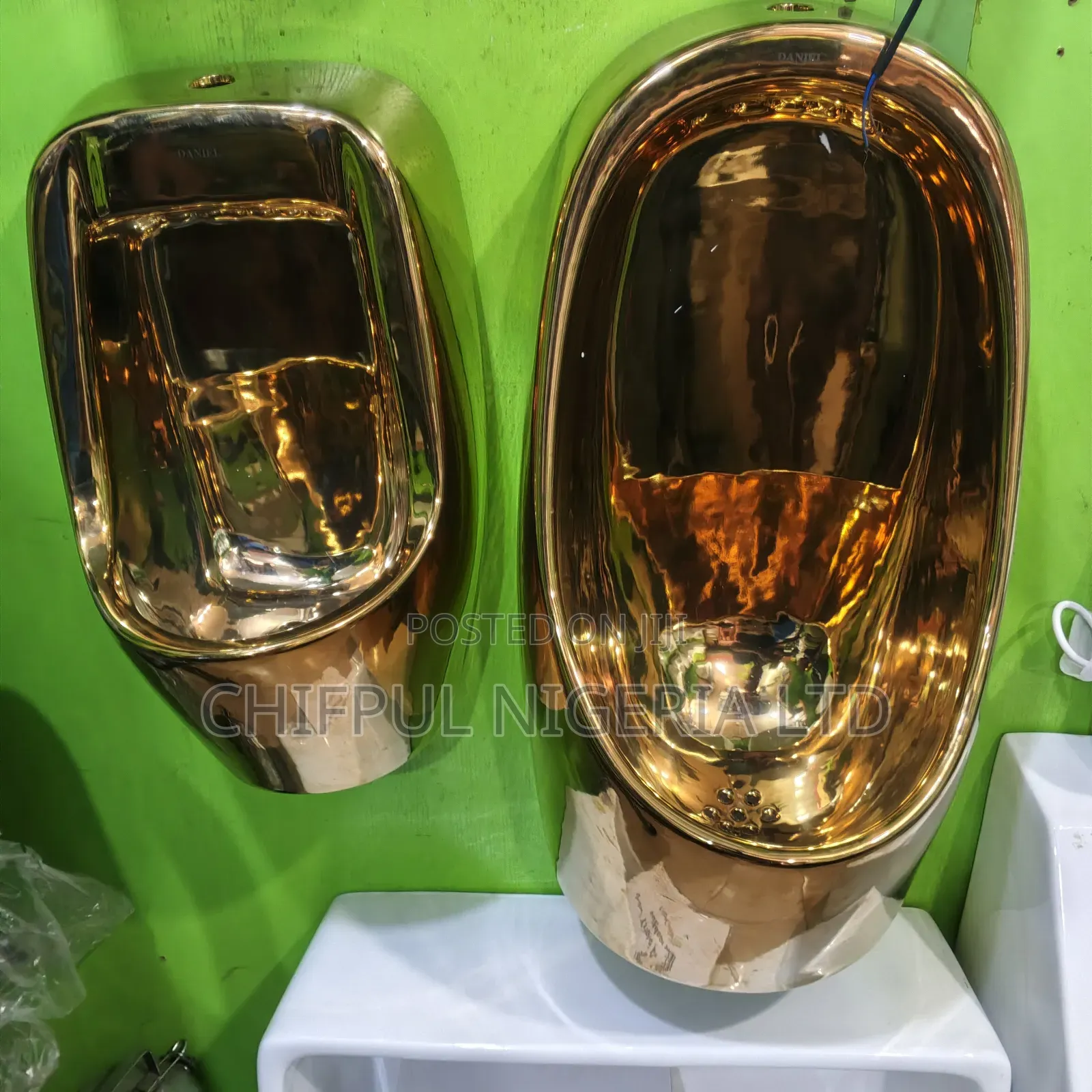 Golden Urinaling Ceramic