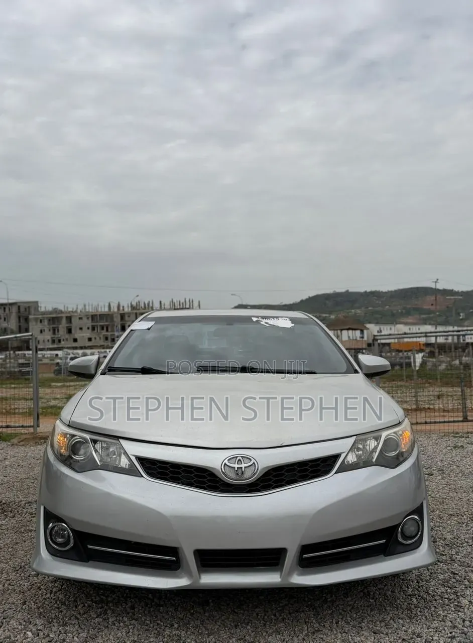 Toyota Camry SE 4dr Sedan (2.5L 4cyl 6A) 2013 Silver