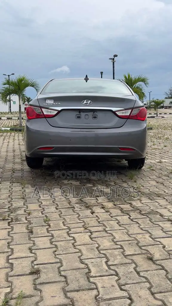 Hyundai Sonata GLS Sedan FWD (2.4L 4cyl 6A) 2011 Gray
