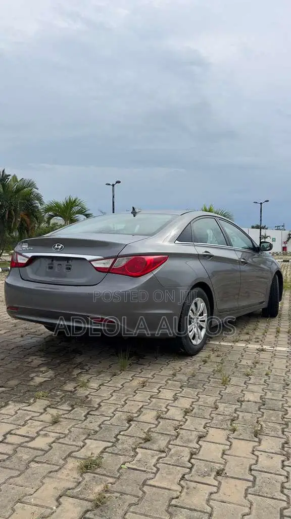 Hyundai Sonata GLS Sedan FWD (2.4L 4cyl 6A) 2011 Gray