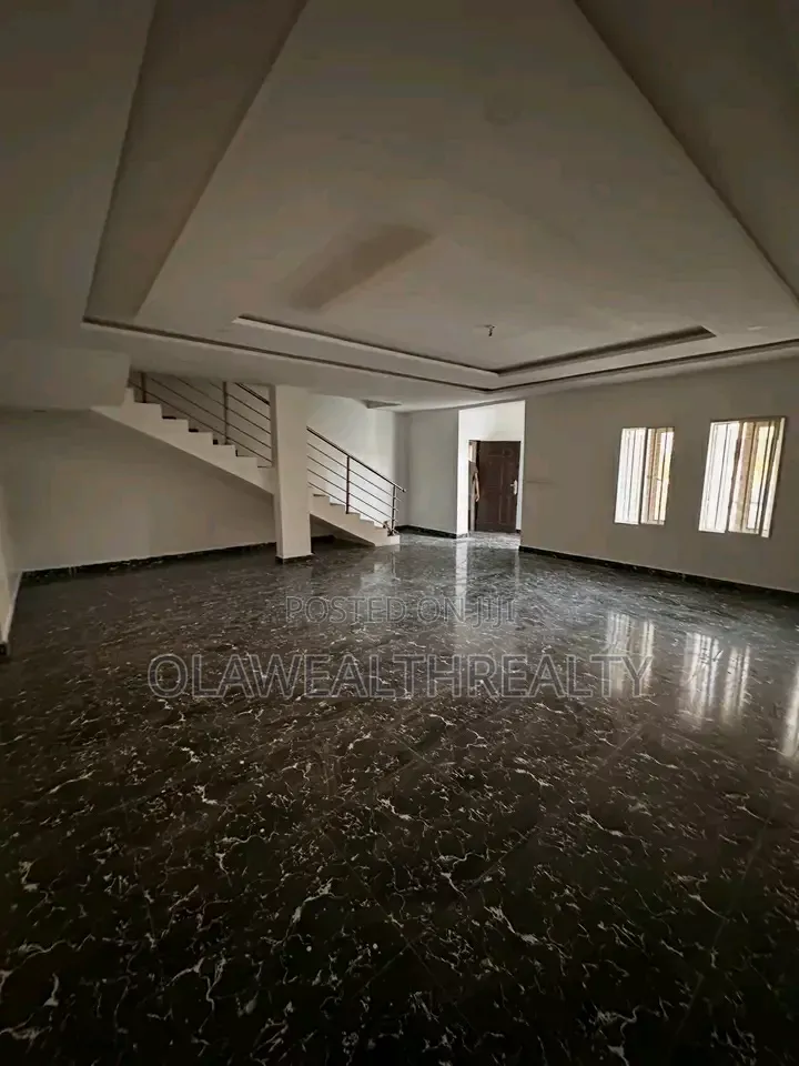 4bdrm Duplex in Gwarinpa for rent