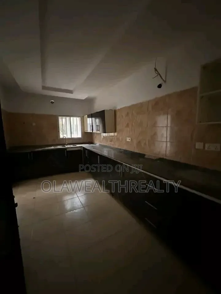 4bdrm Duplex in Gwarinpa for rent