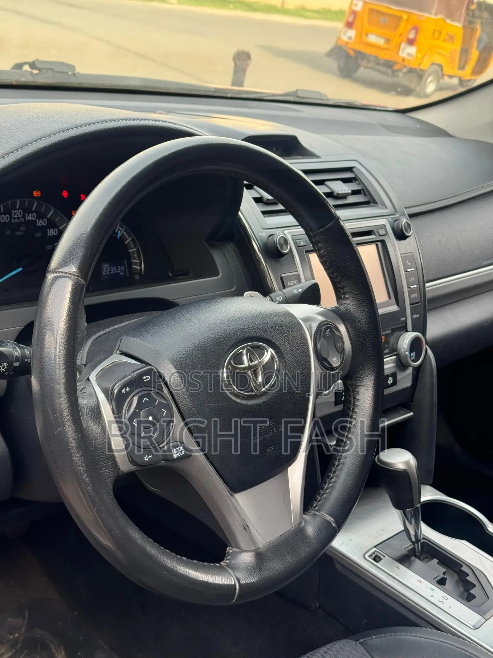 Toyota Camry SE 4dr Sedan (2.5L 4cyl 6A) 2012 Red