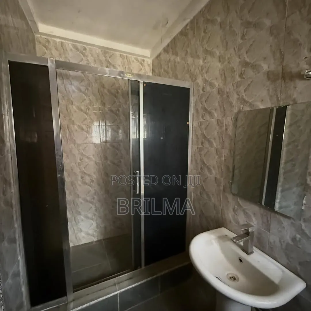 4bdrm Duplex in FHA for sale