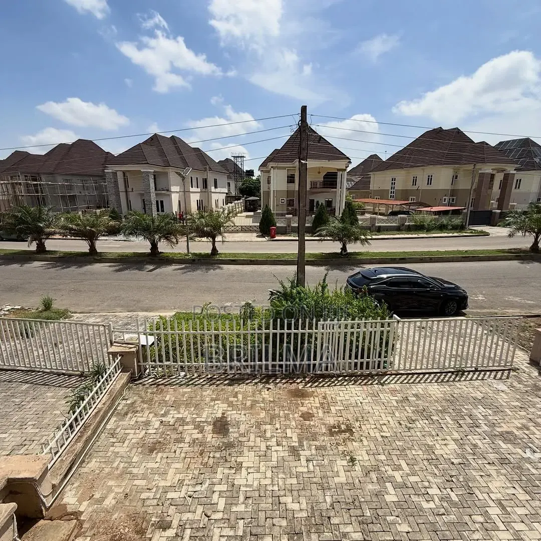 4bdrm Duplex in FHA for sale