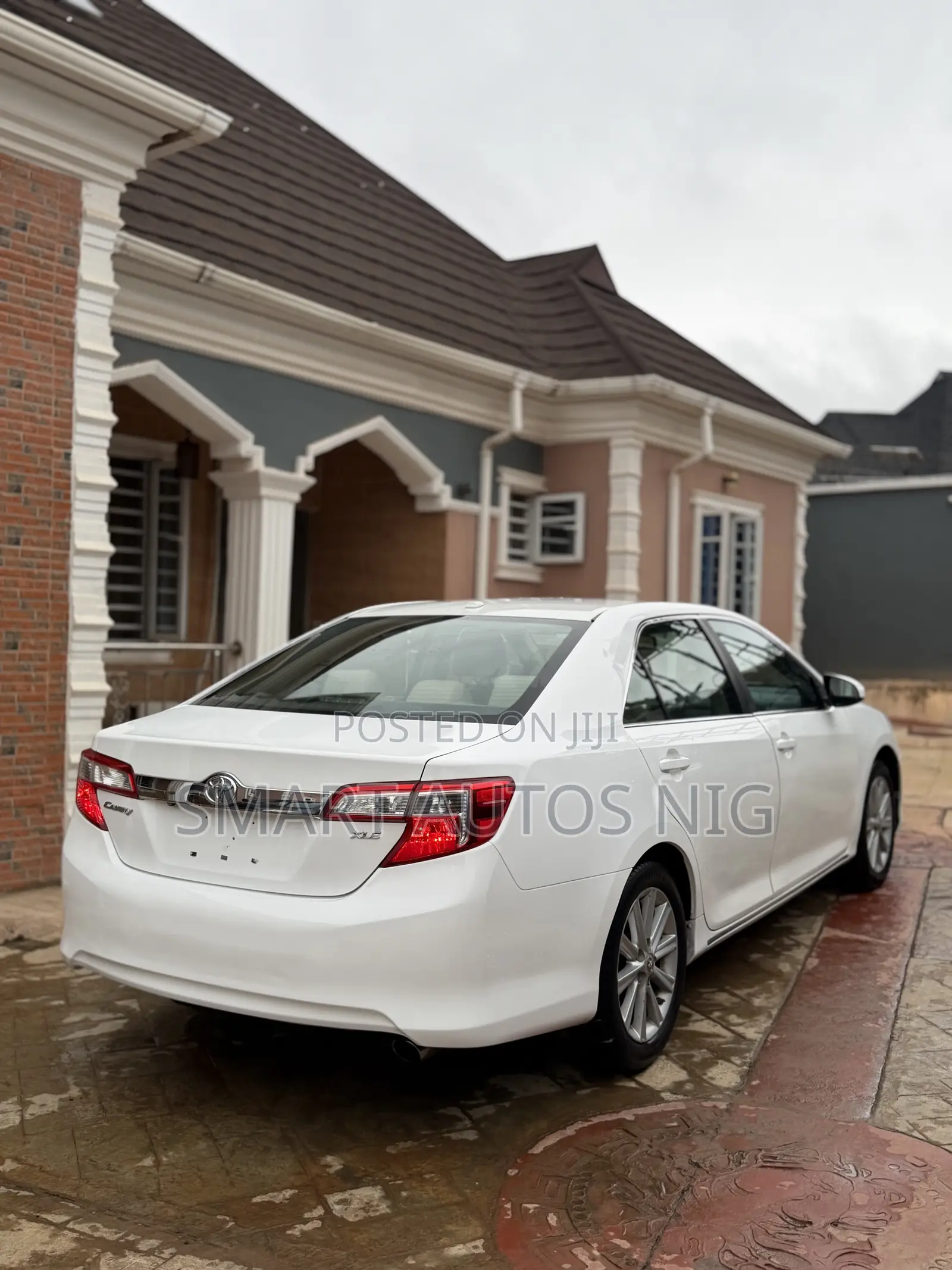 Toyota Camry XLE 4dr Sedan (2.5L 4cyl 6A) 2013 Silver