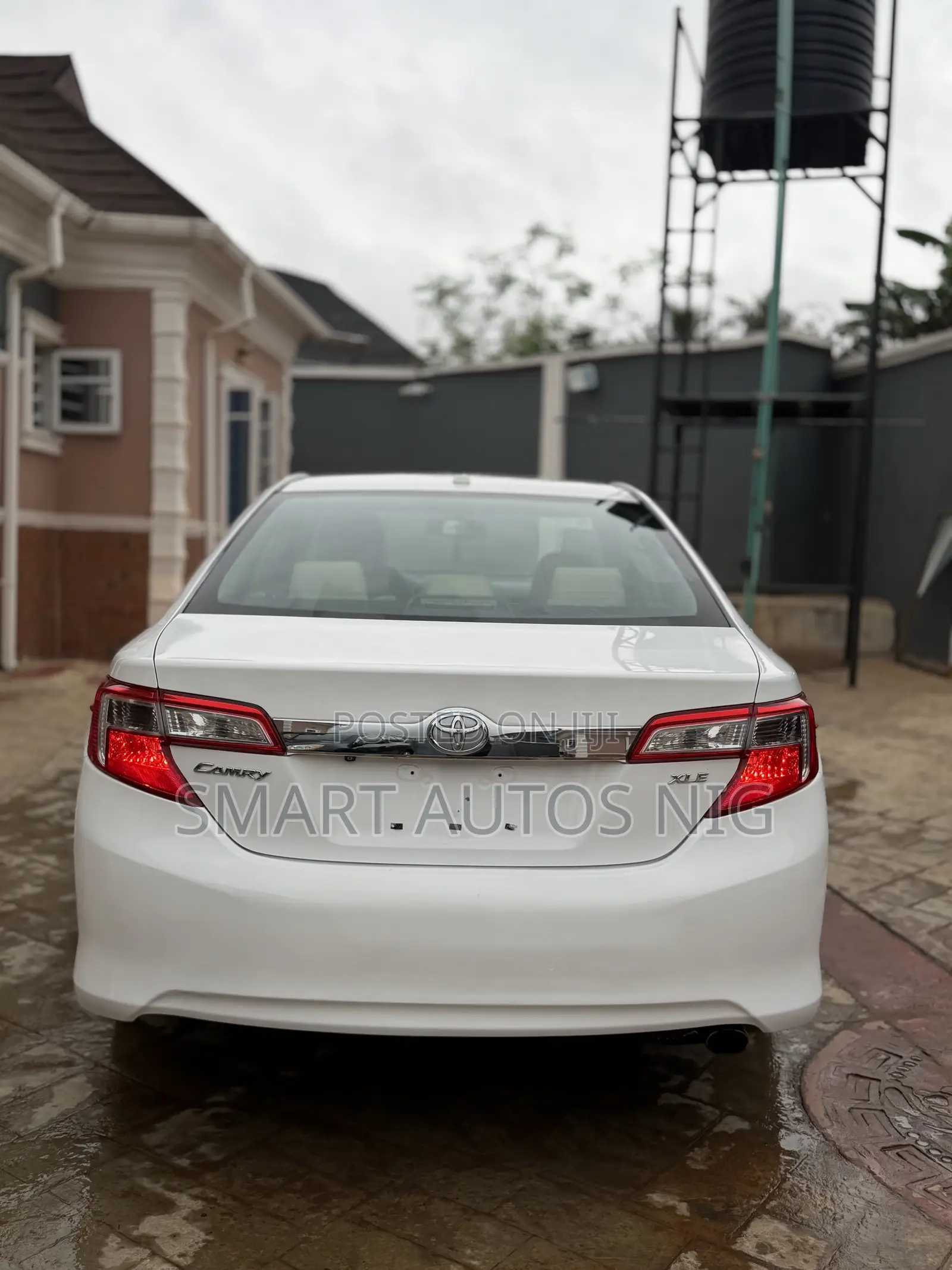 Toyota Camry XLE 4dr Sedan (2.5L 4cyl 6A) 2013 Silver